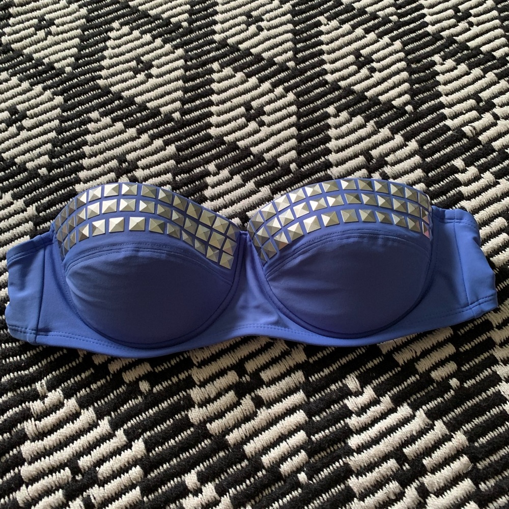 Xhiliration periwinkle studded bikini top medium